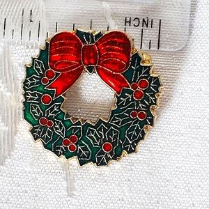 Vintage Feastive Christmas Enamel Wreath Brooch